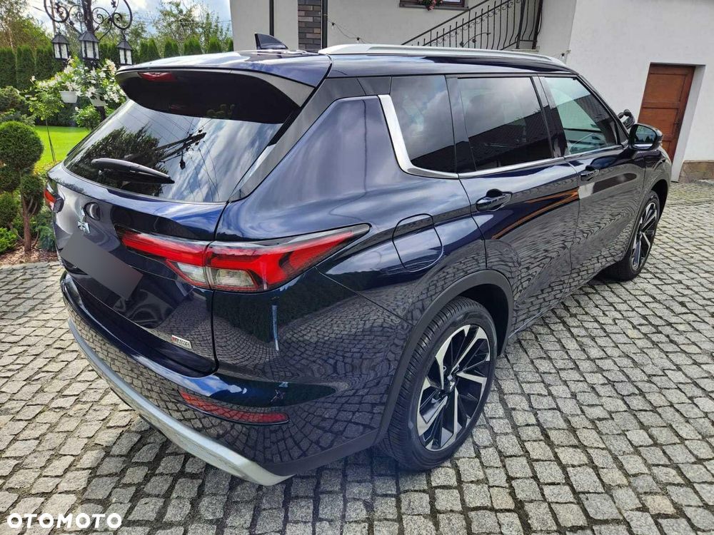 Mitsubishi Outlander - 2