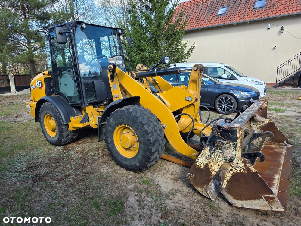 Caterpillar CAT 906 - 4