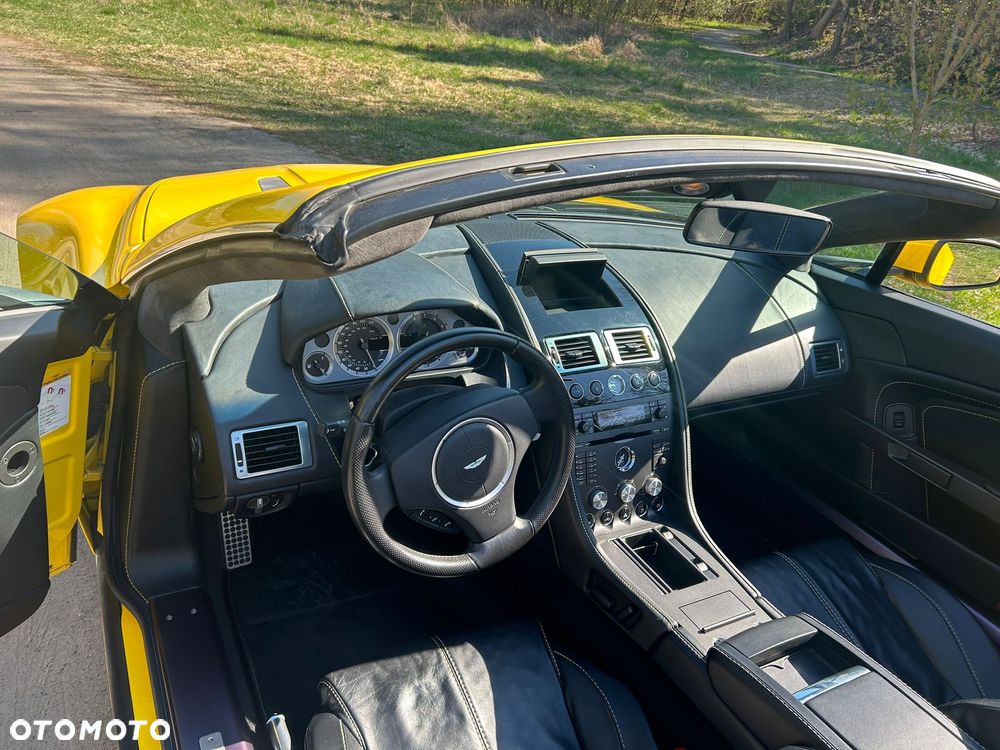 Aston Martin V8 Vantage - 15