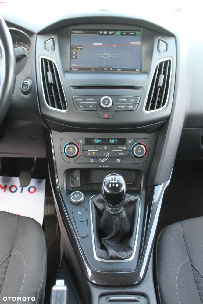 Ford Focus 1.0 EcoBoost Titanium - 27