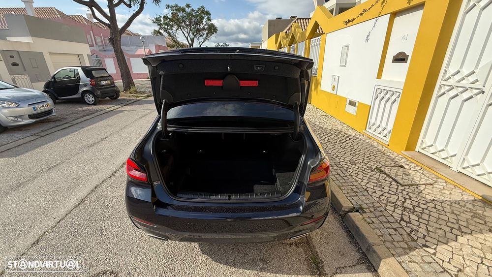 BMW 530 e Pack Desportivo M - 13