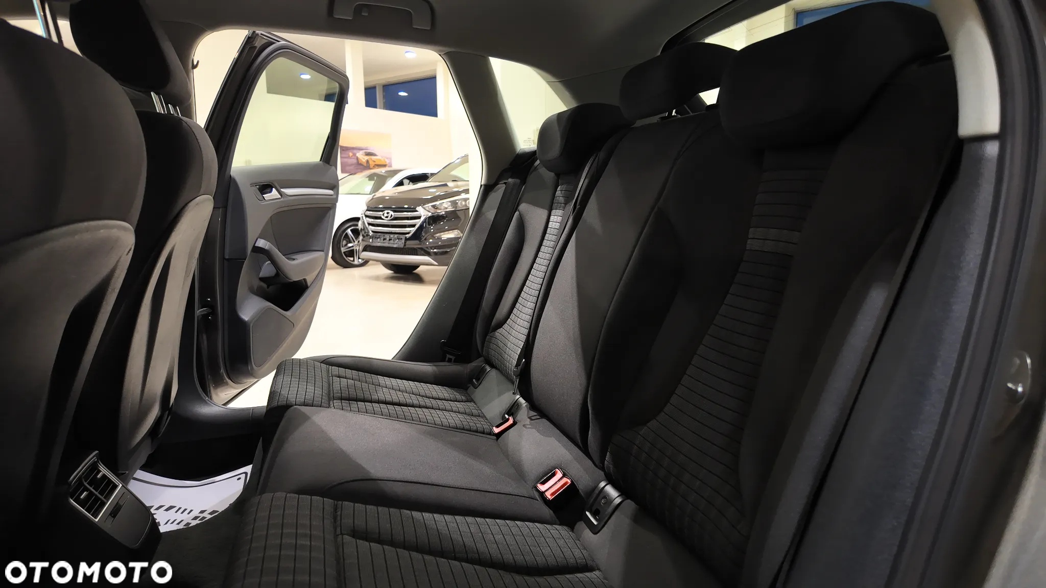 Audi A3 1.6 TDI Sportback S tronic Ambiente - 32