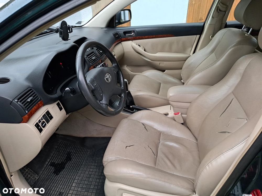 Toyota Avensis 2.0 VVT-i Combi Executive - 13