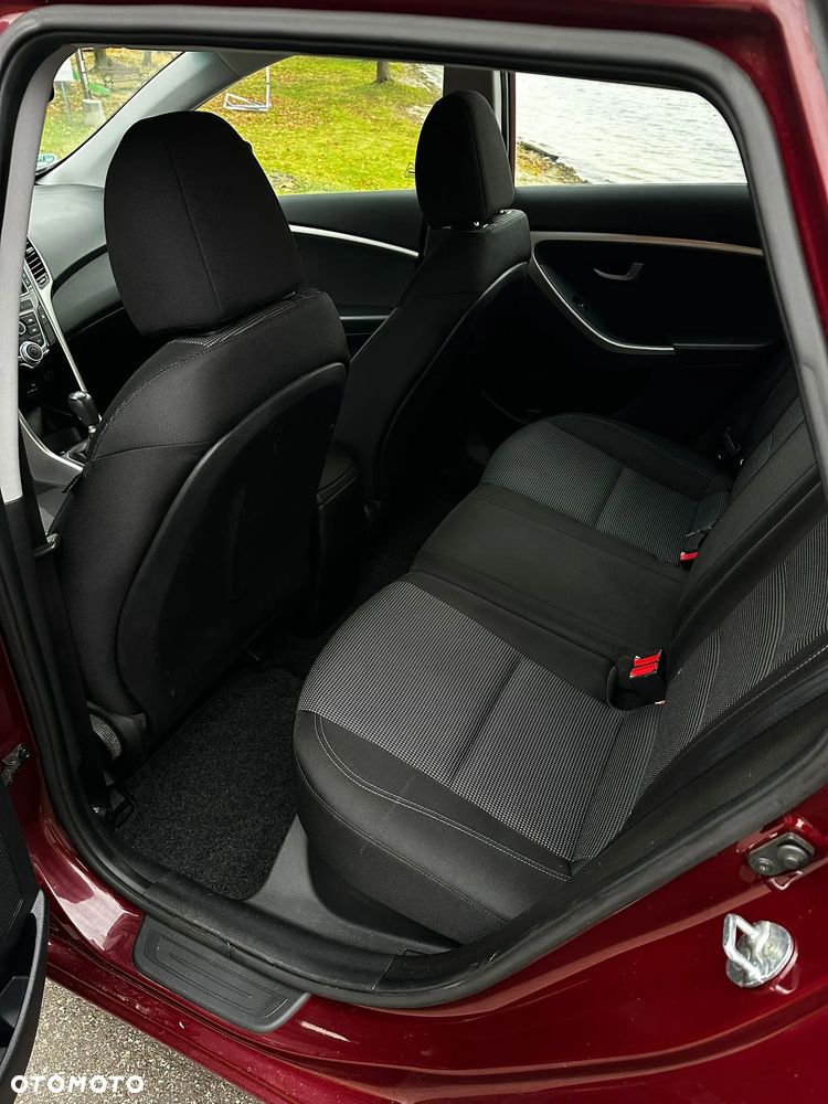 Hyundai i30 blue 1.6 CRDi Trend - 9