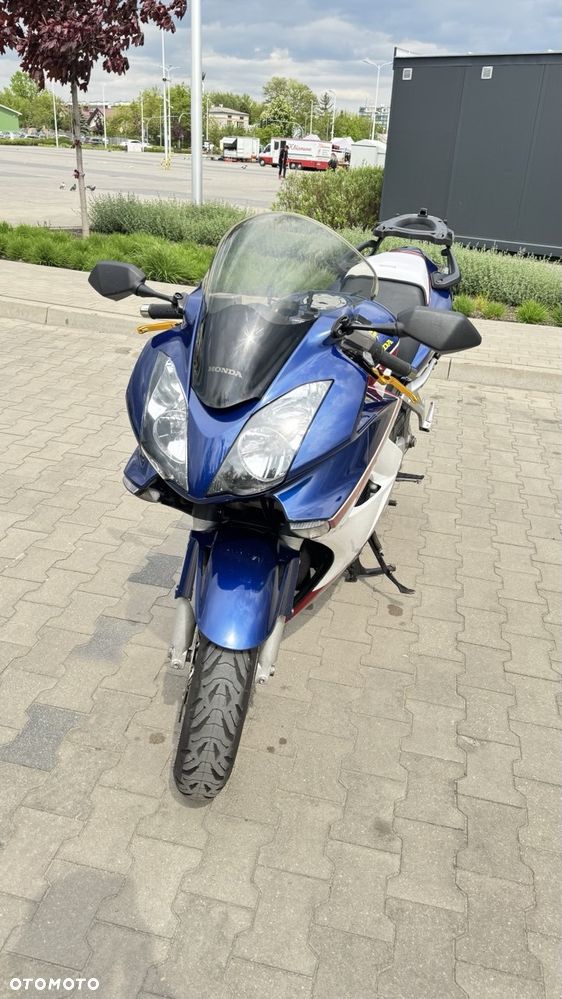 Honda VFR - 3