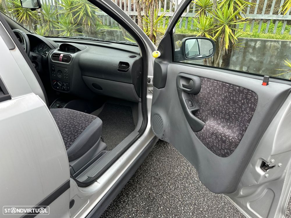 Opel Corsa 1.2 16V City - 9