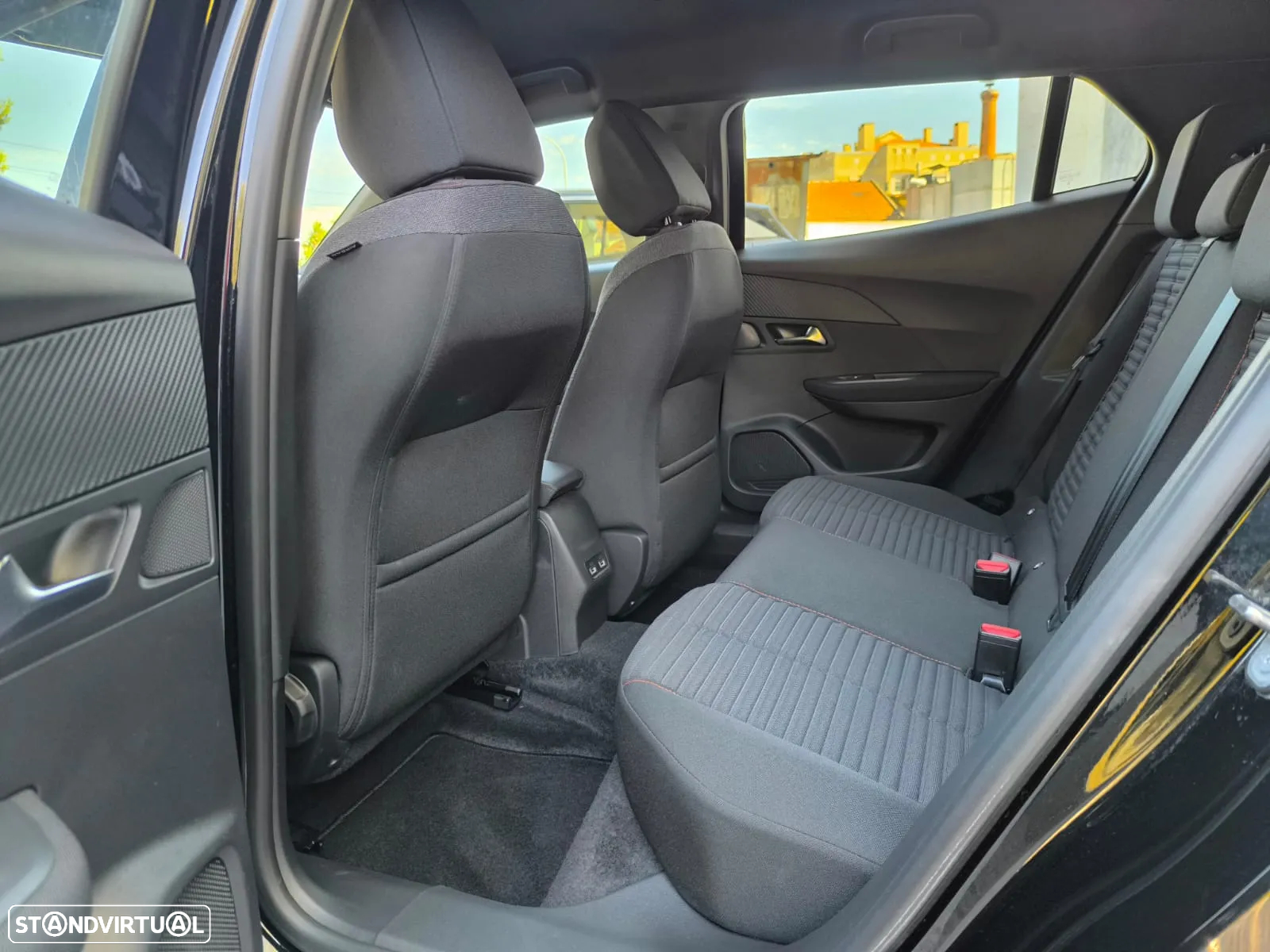 Peugeot e-2008 50 kWh Active Pack - 11