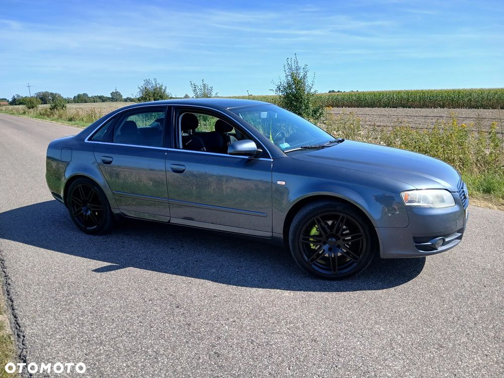 Audi A4 Limousine - 1