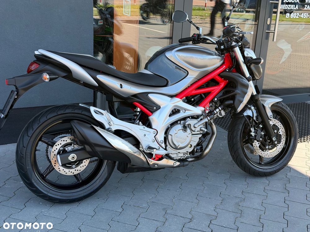 Suzuki Gladius - 4