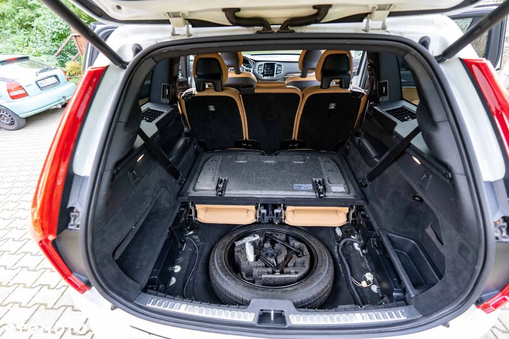 Volvo XC 90 - 9