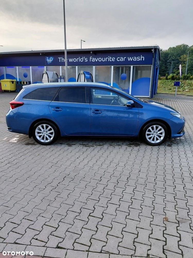 Toyota Auris 1.6 Premium - 8