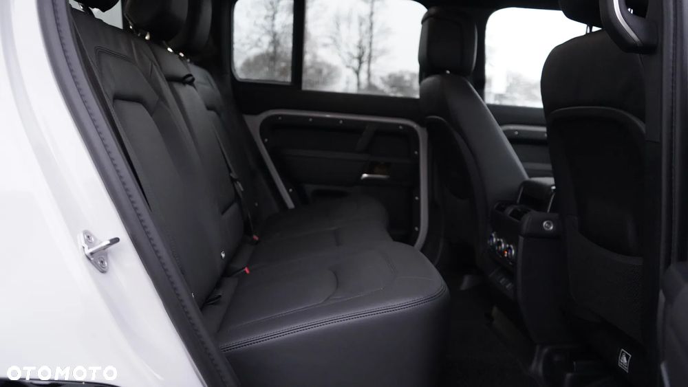 Land Rover Defender 3.0 D350 mHEV X-Dynamic HSE - 23