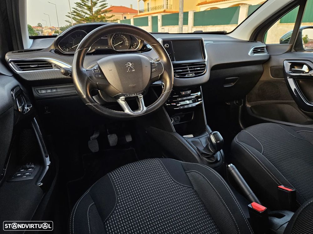 Peugeot 208 1.2 PureTech Allure - 6
