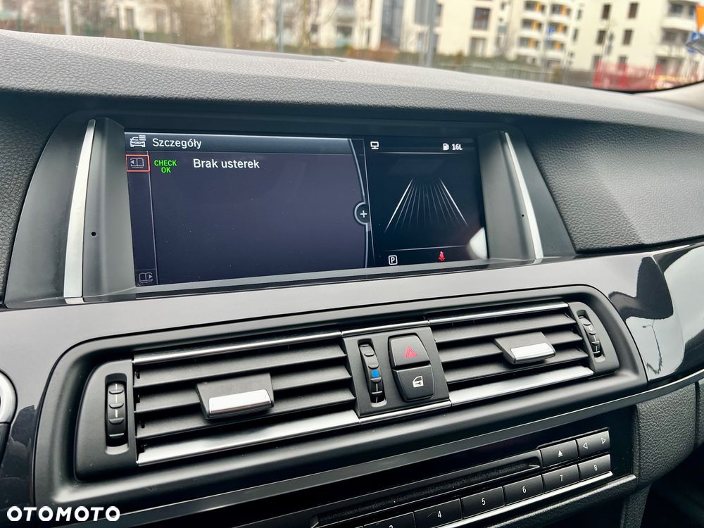 BMW Seria 5 525d xDrive - 16