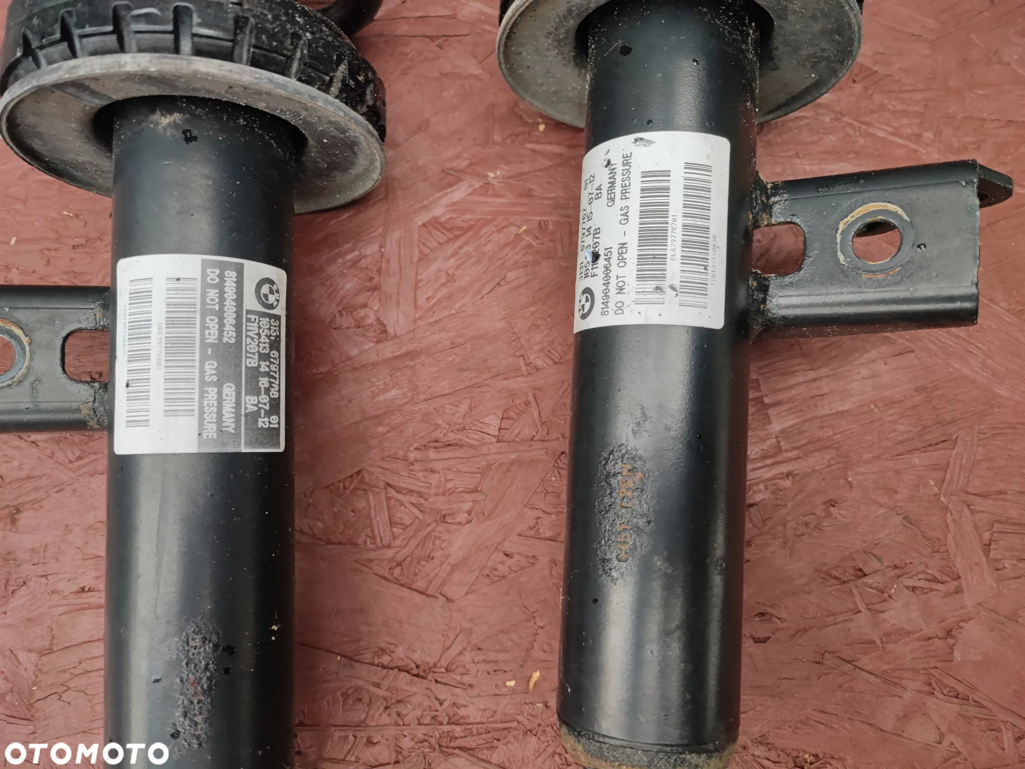 BMW F10 / F11 ORYGINALNE AMORTYZATORY PRZEDNIE / AMORTYZATOR PRZEDNI  LEWY / PRAWY O NR. 6 796 855 / 6 797 768 / 6 797 767 OEM W DOBRYM STANIE - 6
