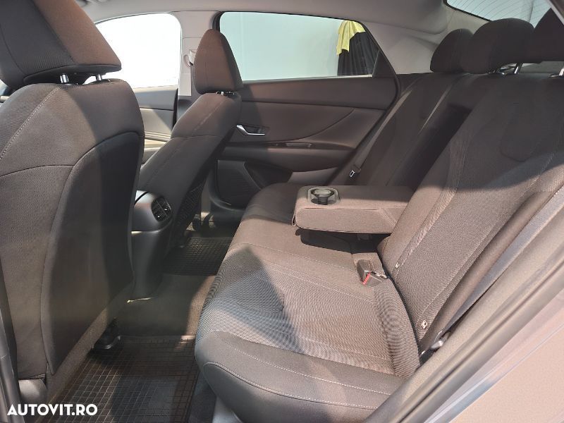 Hyundai Elantra 1.6 l 123 CP CVT Exclusive - 14