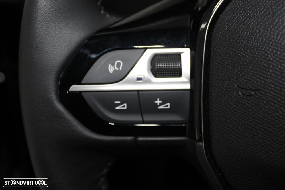 Peugeot e-2008 54 kWh Allure — fotografia 14