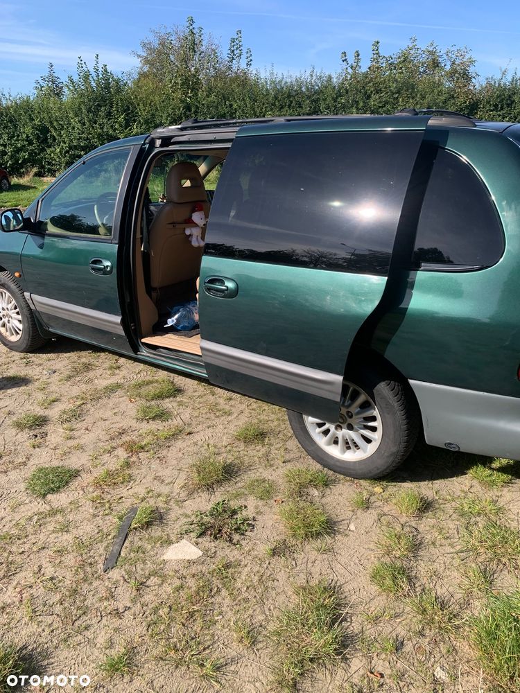 Chrysler Grand Voyager SE 3.3L - 12