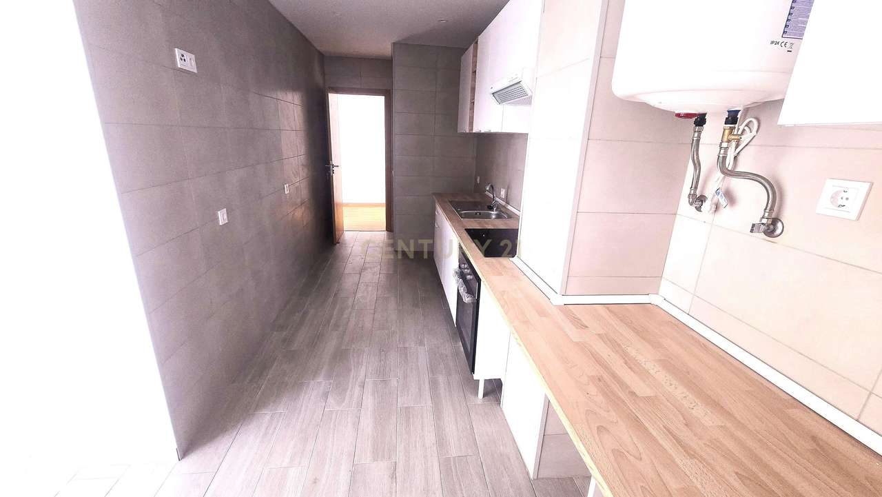 Apartamento T3 Totalmente Remodelado para Arrendamento | Bairro do Lic - Grande imagem: 3/29