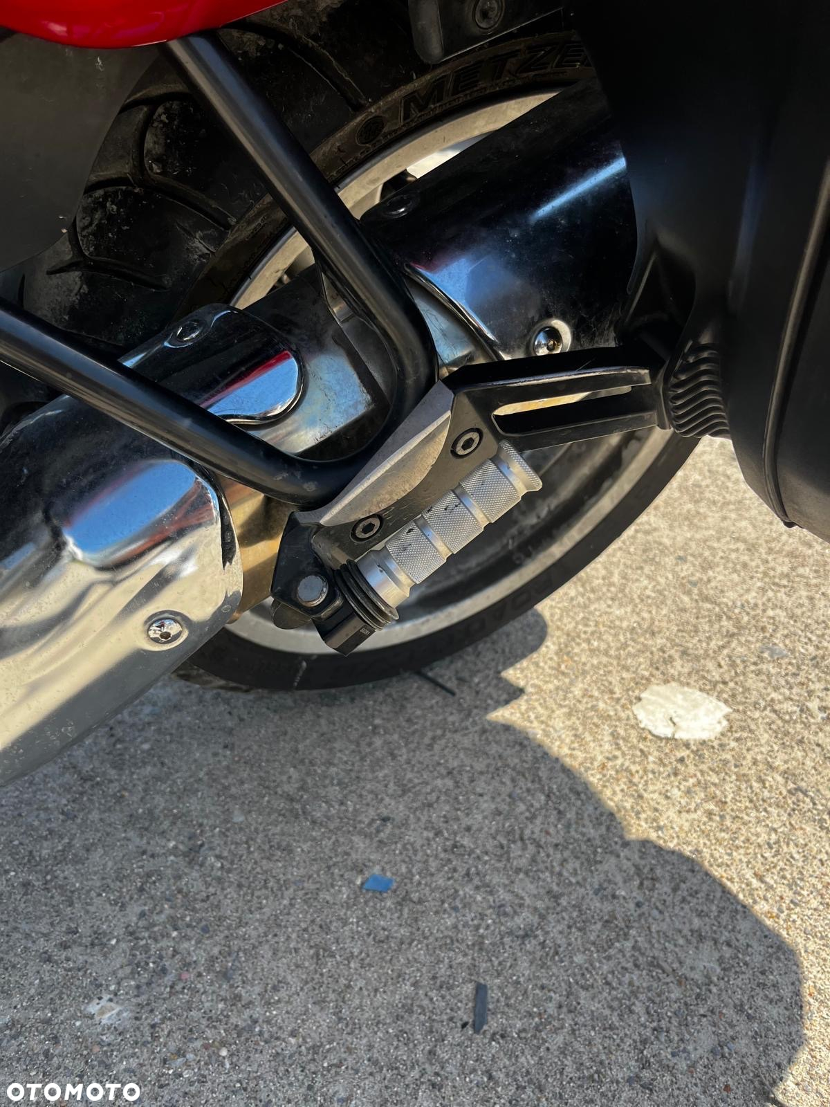 BMW R - 8