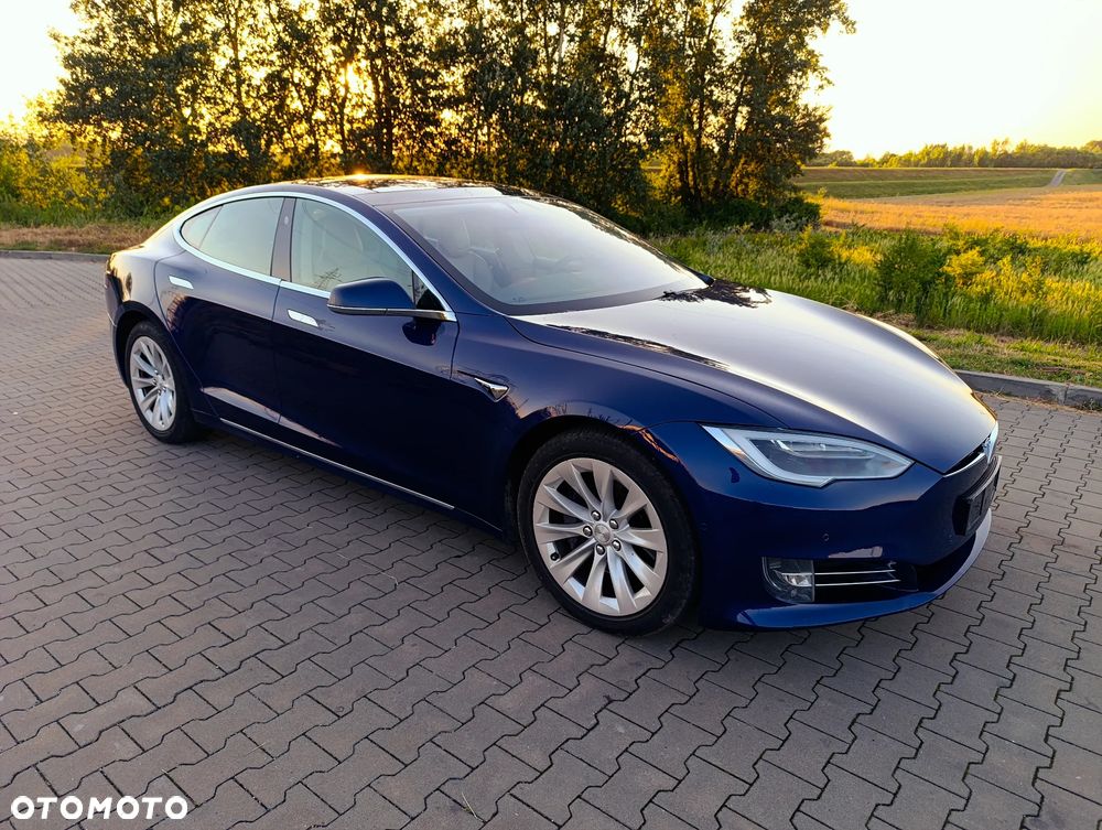 Tesla Model S - 19
