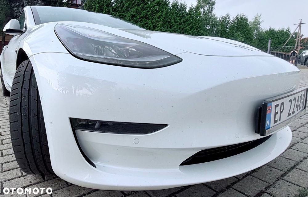 Tesla Model 3 - 3