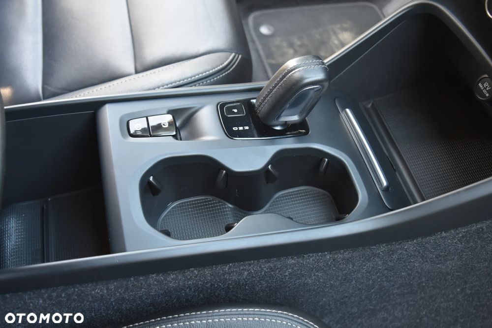 Volvo XC 40 T5 AWD Geartronic Momentum Pro - 25