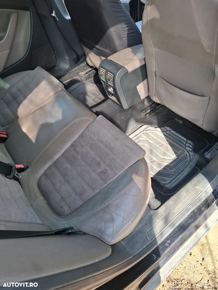 Volkswagen Passat 2.0 TDI Highline - 12