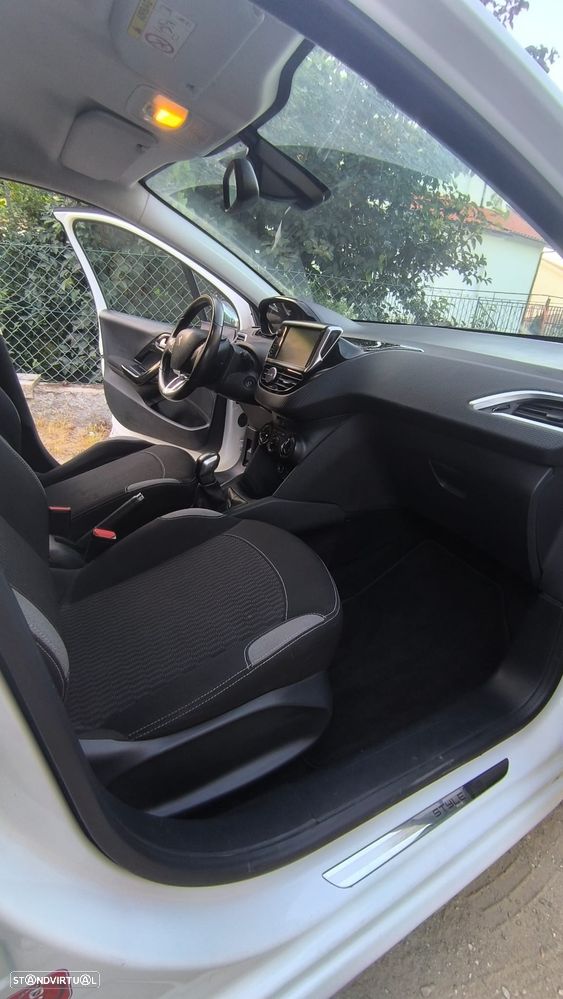 Peugeot 208 1.2 PureTech Style - 6