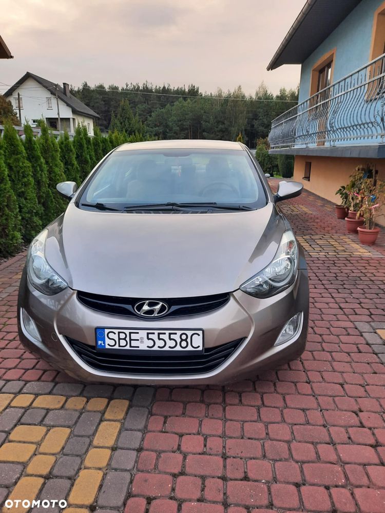 Hyundai Elantra - 4
