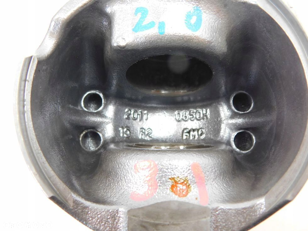 Tłok tłoki 2.0 HDI TDCI EURO 5 Ford Peugeot Citroen C5 III C4 II 508 5008 - 8