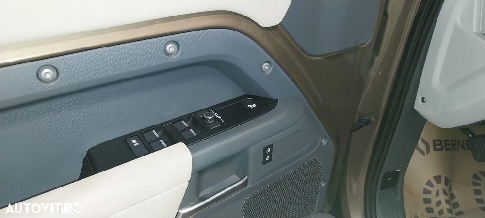 Land Rover Defender - 10