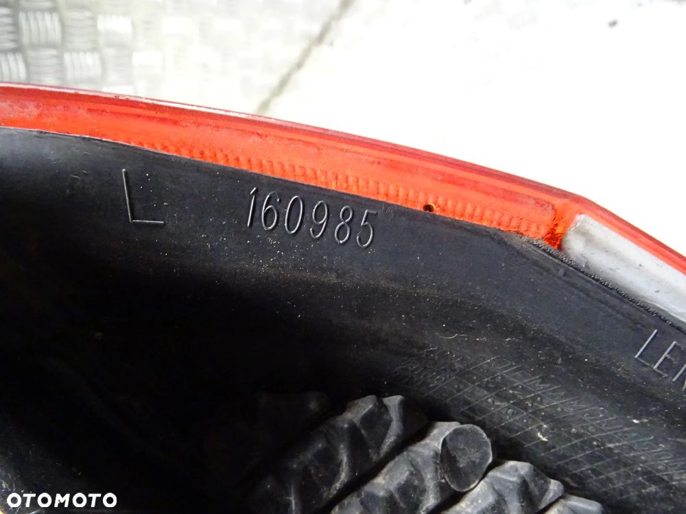 VOLVO XC70 01-07 2.5T 210KM  LAMPA TYŁ TYLNA PRAWA LEWA - 21