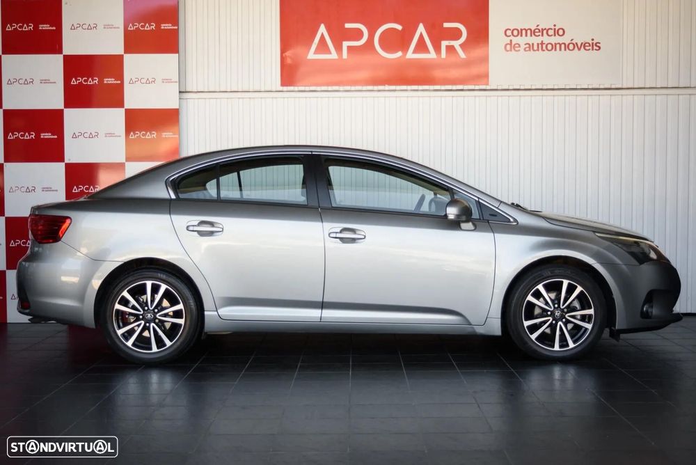 Toyota Avensis SD 2.0 D-4D Exclusive - 3