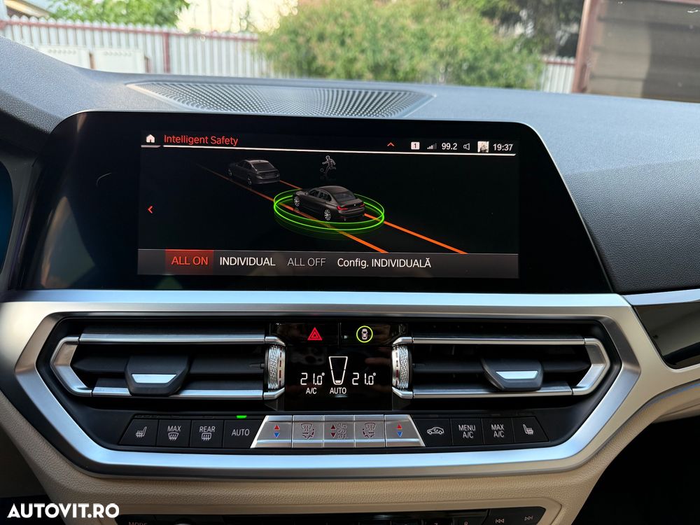 BMW Seria 3 330e xDrive AT PHEV - 32