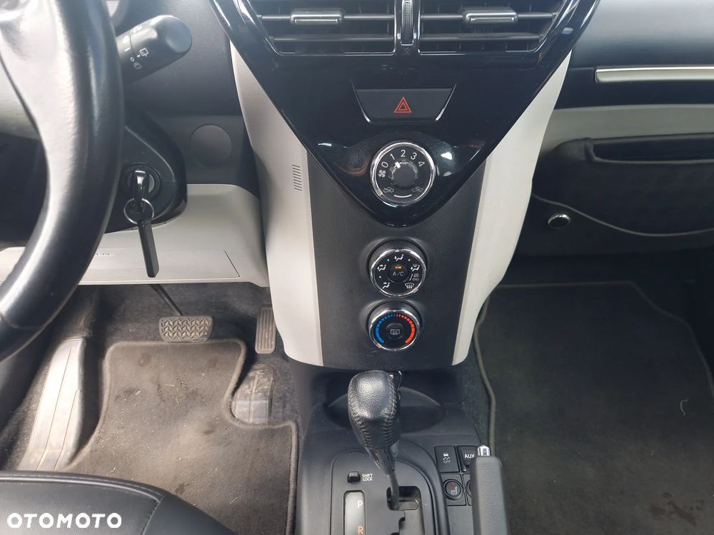 Toyota iQ 1.0 Luna CVT - 13
