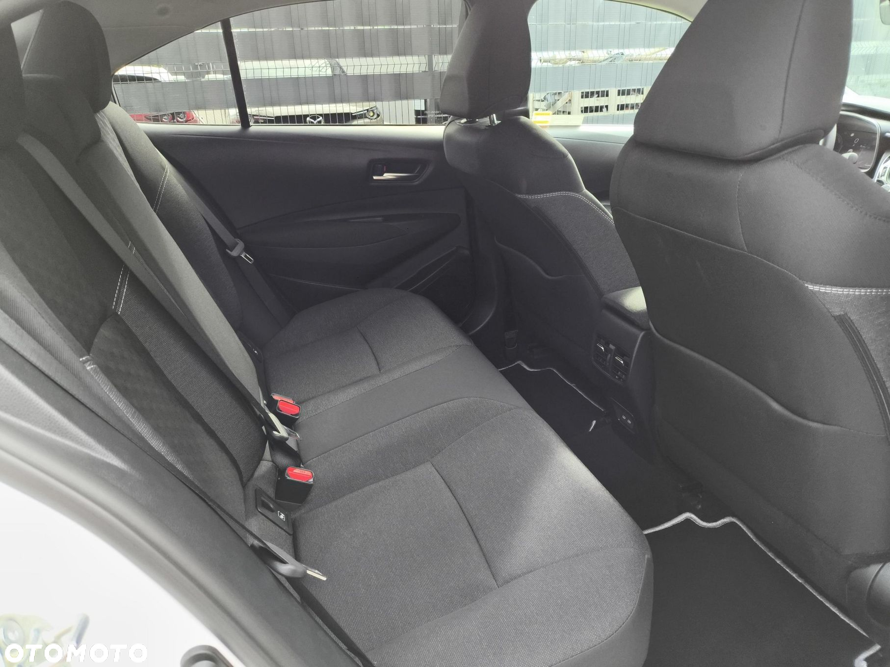 Toyota Corolla 1.8 Hybrid Style - 22