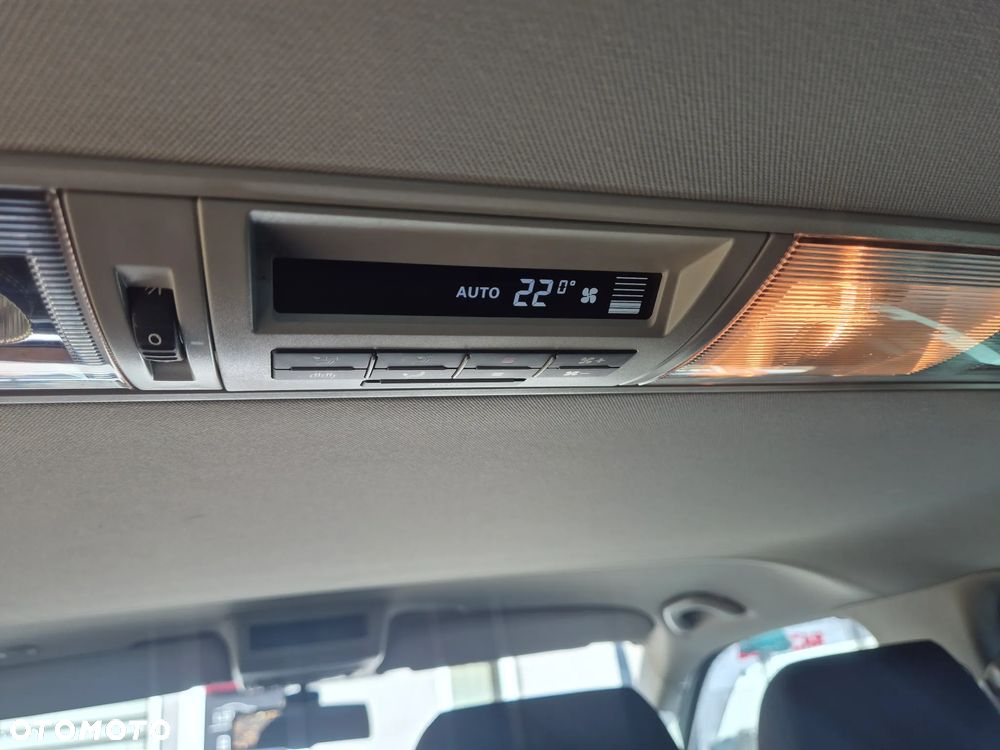 Volkswagen Caravelle - 22