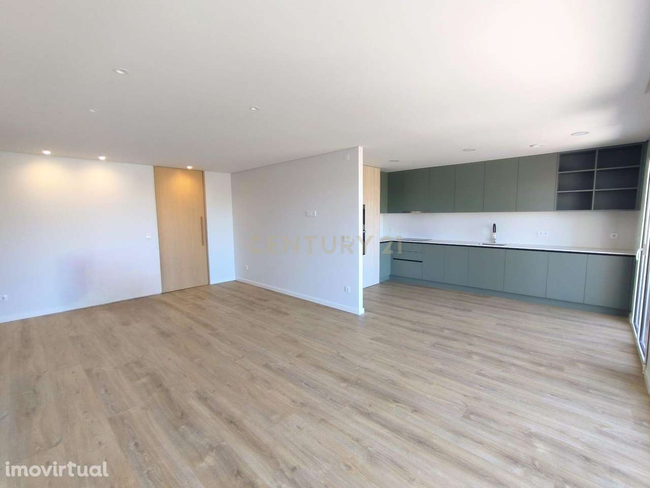 Apartamento Novo a estrear na rua Paulo VI em Leiria  - para arrendar - Grande imagem: 2/21