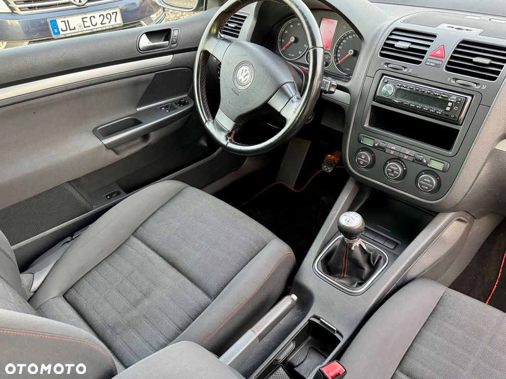 Volkswagen Golf - 6