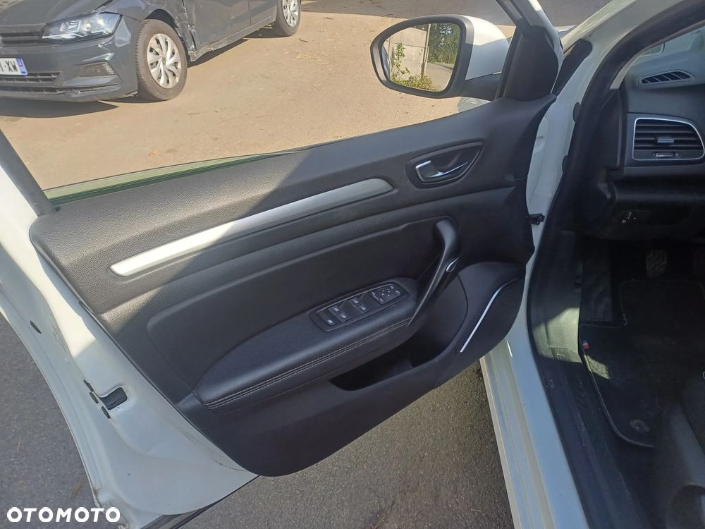 Renault Megane TCe 140 GPF INTENS - 12