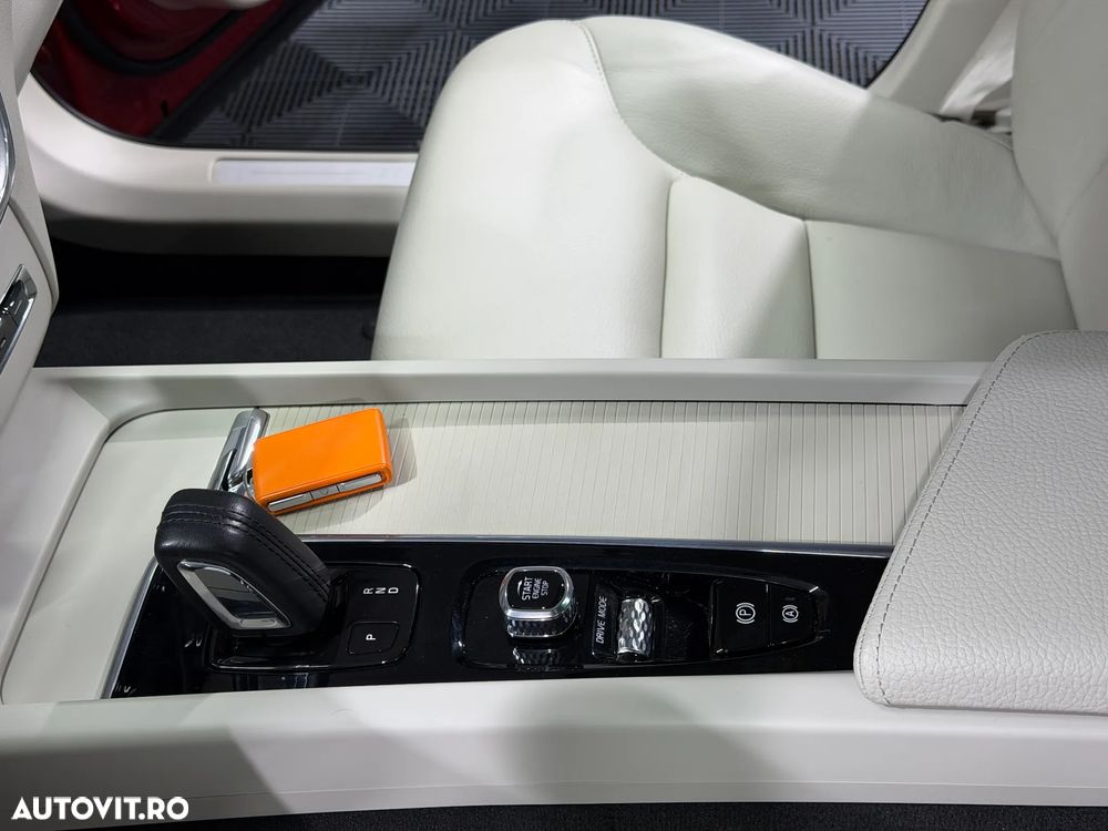 Volvo XC 60 T8 Twin Engine AWD Momentum - 24