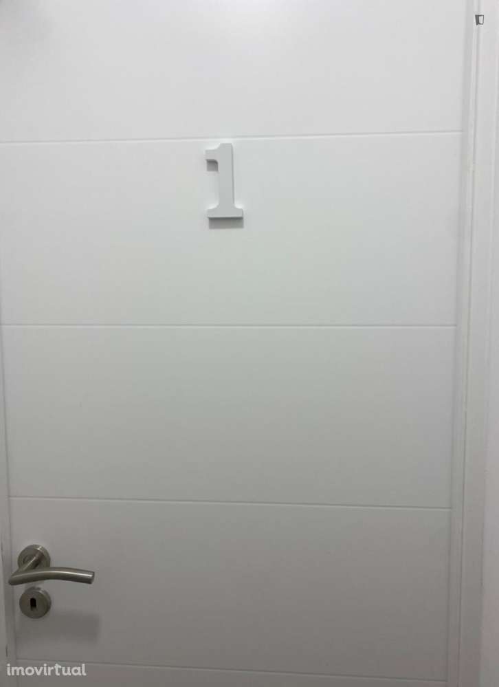 Quarto - localizado em Benfica Lisbon - Grande imagem: 2/30