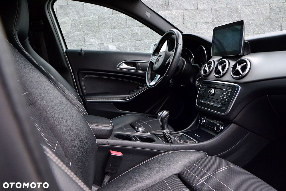 Mercedes-Benz GLA 200 UrbanStyle Edition - 15