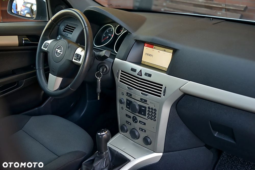 Opel Astra 1.9 CDTI Cosmo - 28