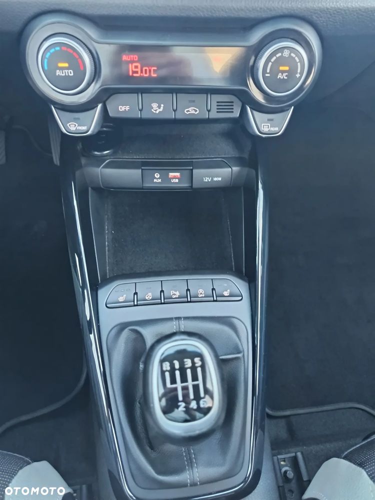 Kia Stonic 1.4 L - 17