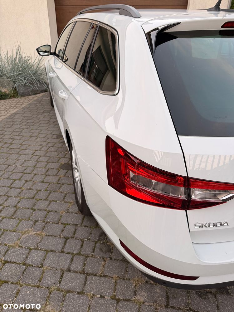 Skoda Superb 2.0 TDI Ambition DSG - 38