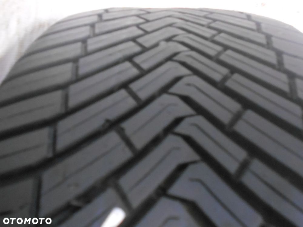 OPONA POJEDYNKA 215/55R17 CONTINENTAL ALLSEASON CONTACT XL DOT 2622 7.2MM - 2