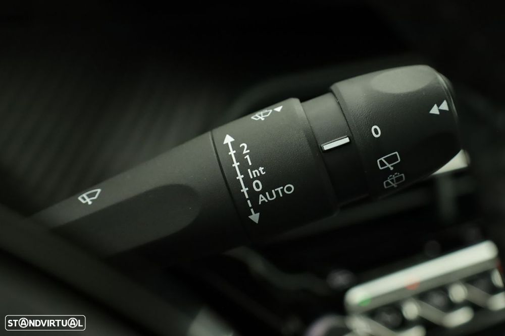 Peugeot 2008 1.2 PureTech Allure - 19
