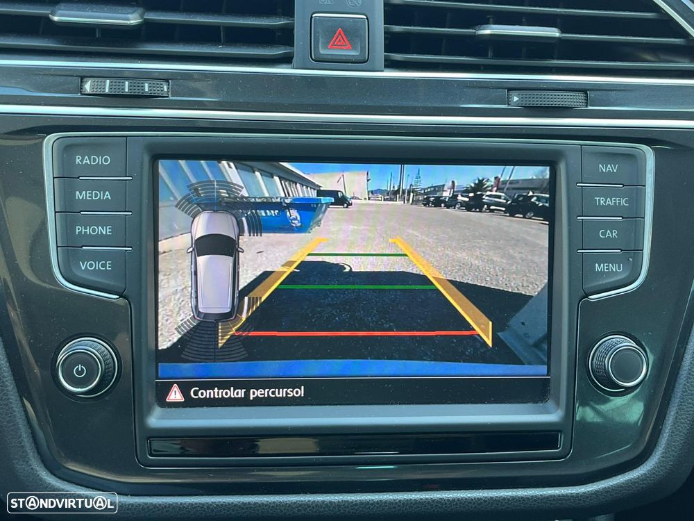 VW Tiguan 2.0 TDi Sport BlueMotion 4Motion DSG - 26